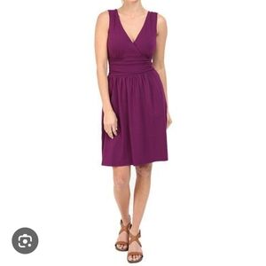 The North Face Size Medium Magenta Heartwood Pullover Dress Ruched Waist Pockets